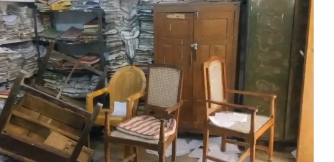 मिर्जापुर में बवाल: एसडीएम सदर न्यायालय में अधिवक्ताओं का हंगामा, तोड़फोड़ से मचा हड़कंप