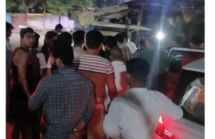 सड़क हादसे में युवक गंभीर रूप से घायल, जिला अस्पताल रेफर