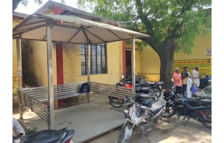 मिर्जापुर में सरकारी शेड में लगी स्टील सीटें गायब, लोगों की सुविधा पर लगा ग्रहण      चीफ़ ब्यूरो कमलेश पाण्डेय
