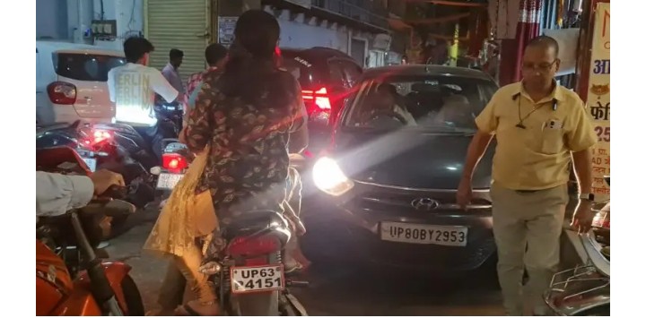 मिर्जापुर के पुरानी बजाजी–पक्के घाट रोड पर रोजाना जाम, लोगों में आक्रोश