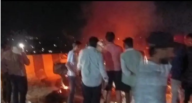 मिर्जापुर: ड्रमंडगंज घाटी में भीषण सड़क हादसा, कार में लगी आग; कई लोगों की मौत की आशंका