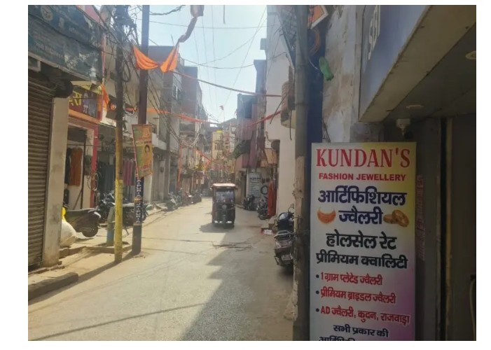 मिर्जापुर में 44 डिग्री की तपिश में दोपहर को सड़कों पर पसरा सन्नाटा