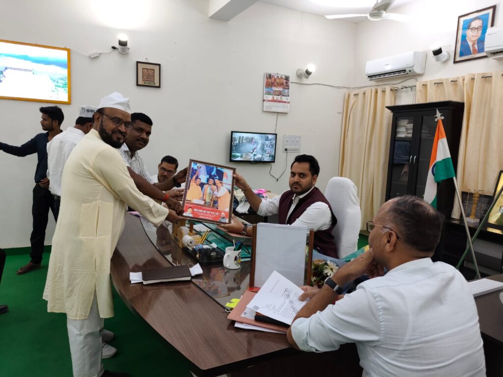 खनन स्थलों पर अव्यवस्थाओं के खिलाफ व्यापार मंडल का ज्ञापन, मानक अनुरूप लोडिंग की मांग