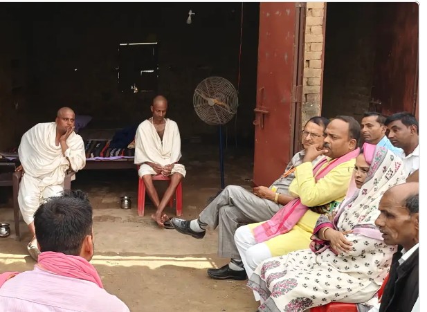 ड्रमंडगंज घाटी हादसा: 12 मौतों से दहला मिर्जापुर, एक ही परिवार के 8 लोग जिंदा जले, नेताओं ने बंधाया ढांढस
