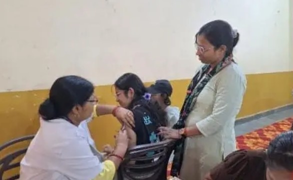 विद्यालय में टेटनस–डिप्थीरिया टीकाकरण अभियान सम्पन्न