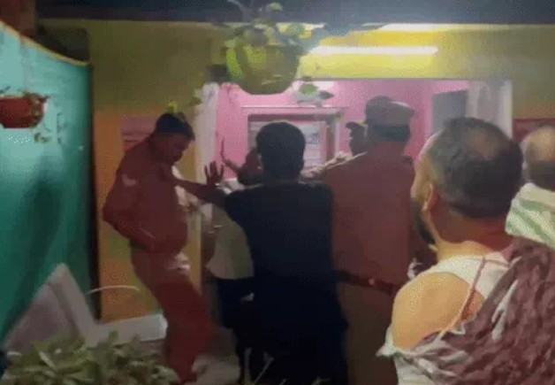 मिर्जापुर पुलिस चौकी पर हुआ हमला सिपाही बरस थप्पड़ सिर फौडा