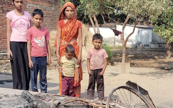 नशे में पति ने पत्नी और पांच बच्चों को जिंदा जलाने की कोशिश, बाल-बाल बची जान