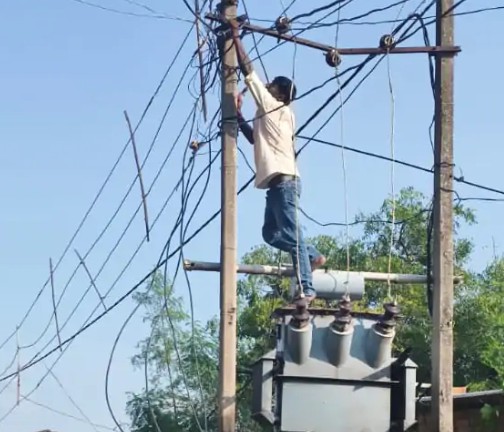 मिर्जापुर में मौसम का कहर: 12 घंटे ठप रही बिजली, सुबह बहाल