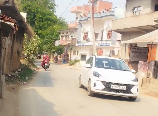 दुर्वासा-फूलपुर मार्ग पर स्पीड ब्रेकर की मांग तेज, ग्रामीणों ने जताई दुर्घटना की आशंका दुर्वासा-फूलपुर मार्ग पर स्पीड ब्रेकर की मांग तेज, ग्रामीणों ने जताई दुर्घटना की आशंका