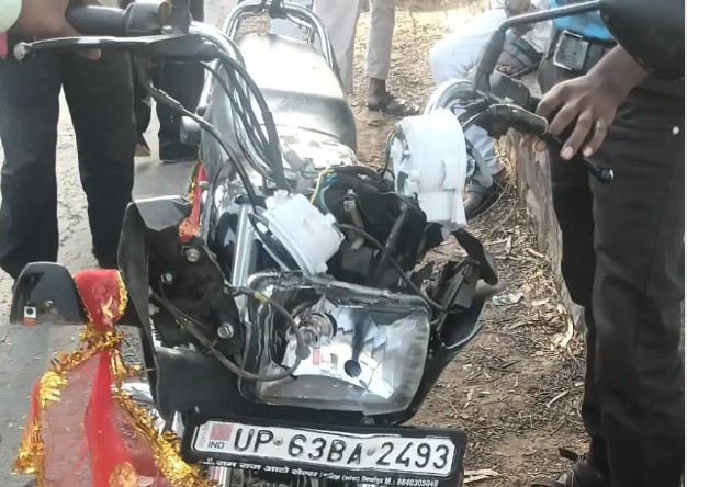 तेज रफ्तार बाइक पुलिया से टकराई, तीन युवक घायल; दो की हालत गंभीर तेज रफ्तार बाइक पुलिया से टकराई, तीन युवक घायल; दो की हालत गंभीर