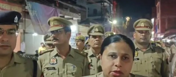 मिर्जापुर पुलिस अधीक्षक ने सड़क पर अतिक्रमण करने वालों को दी चेतावनी मिर्जापुर पुलिस अधीक्षक ने सड़क पर अतिक्रमण करने वालों को दी चेतावनी