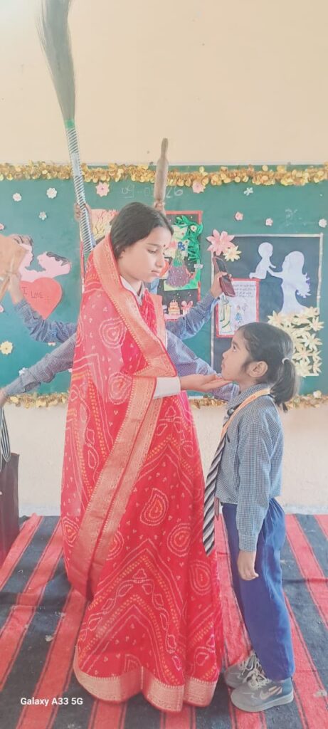 सोनभद्र में बच्चों ने “मदर्स डे” को हर्षोल्लास के साथ किया सेलीब्रेट