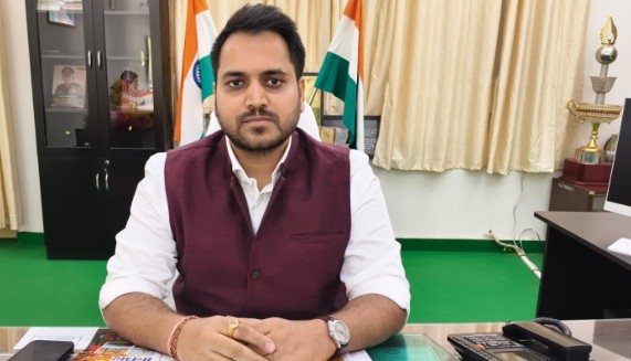 डीएम चर्चित गौड़ का बड़ा एक्शन: भ्रष्टाचार और लापरवाही पर कड़ा प्रहार, दो अधिकारियों पर तत्काल कार्रवाई डीएम चर्चित गौड़ का बड़ा एक्शन: भ्रष्टाचार और लापरवाही पर कड़ा प्रहार, दो अधिकारियों पर तत्काल कार्रवाई