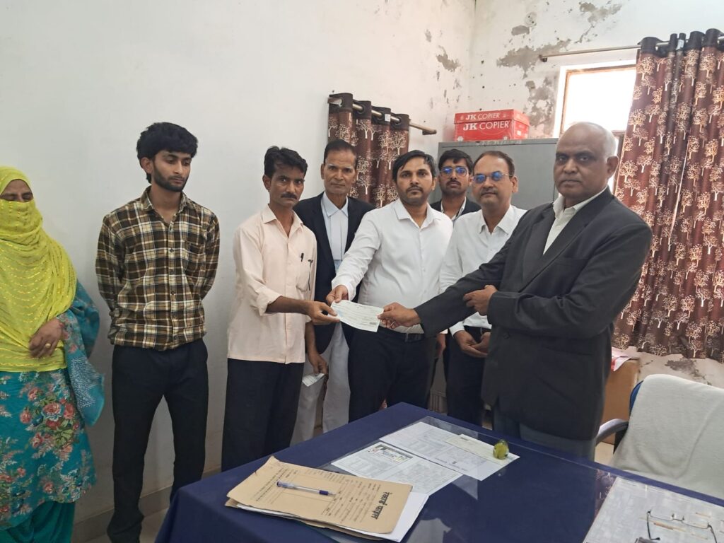 रॉबर्ट्सगंज निवासी फिरोज अहमद और उनके परिवार के सदस्यों को मिला न्याय