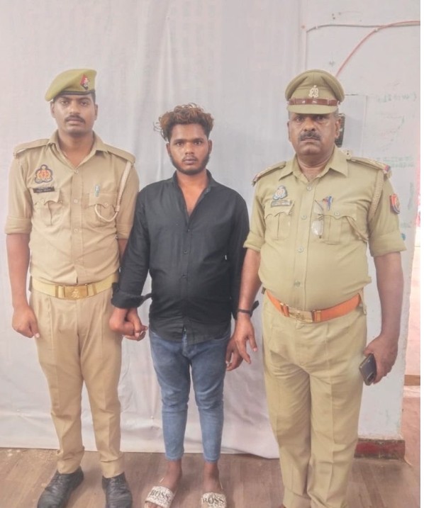 सोनभद्र पुलिस की बड़ी कार्रवाई : पॉक्सो एक्ट के वांछित अभियुक्त को ओबरा पुलिस ने किया गिरफ्तार