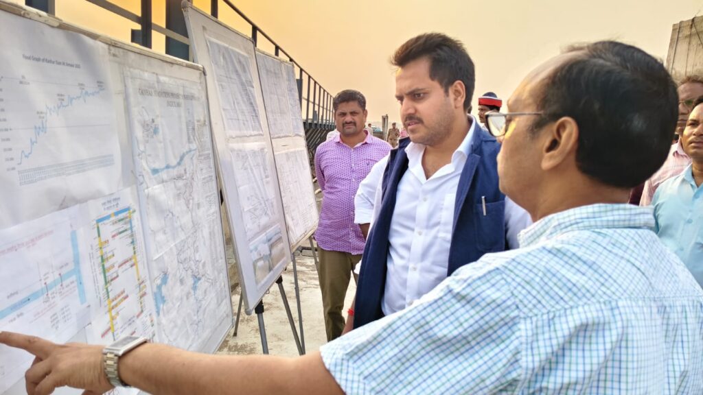 अमवार ग्राम समूह पेयजल योजना का जिलाधिकारी ने किया औचक निरीक्षण
