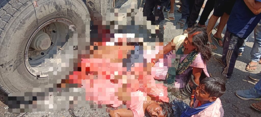 मीरजापुर: अहरौरा में ट्रेलर से कुचलकर बाइक सवार दंपति की मौत, तीन बच्चे हुए अनाथ मीरजापुर: अहरौरा में ट्रेलर से कुचलकर बाइक सवार दंपति की मौत, तीन बच्चे हुए अनाथ