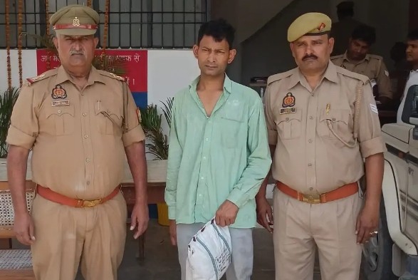 चोपन पुलिस की बड़ी कार्रवाई : 1 किलो 300 ग्राम अवैध गांजे के साथ युवक गिरफ्तार चोपन पुलिस की बड़ी कार्रवाई : 1 किलो 300 ग्राम अवैध गांजे के साथ युवक गिरफ्तार