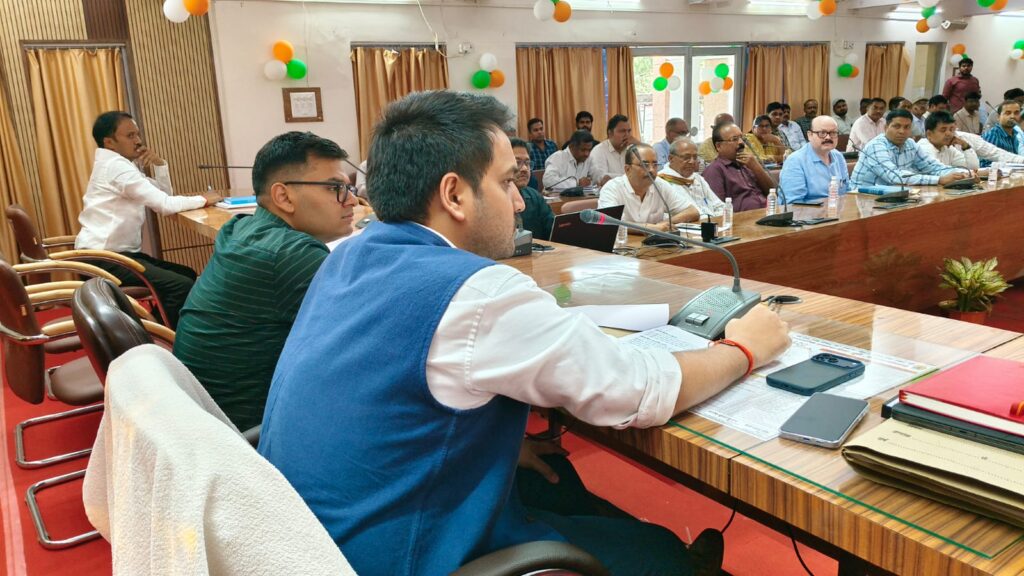 राष्ट्रहित में स्वर्ण आयात संतुलन को लेकर प्रशासन व सर्राफा व्यापारियों की महत्वपूर्ण बैठक सम्पन्न राष्ट्रहित में स्वर्ण आयात संतुलन को लेकर प्रशासन व सर्राफा व्यापारियों की महत्वपूर्ण बैठक सम्पन्न