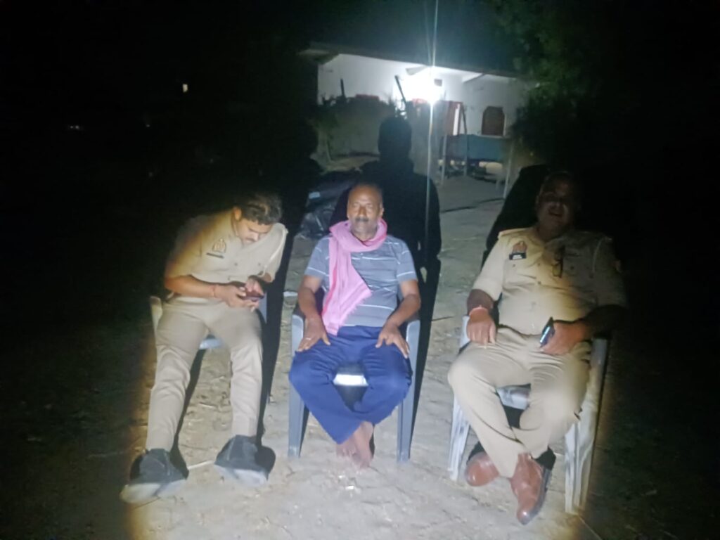 अकारण शिक्षक को हॉउस अरेस्ट किया जाना बना अबूझ पहेली अकारण शिक्षक को हॉउस अरेस्ट किया जाना बना अबूझ पहेली