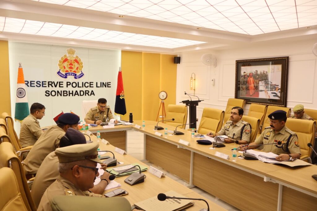 पुलिस अधीक्षक सोनभद्र द्वारा लंबित विवेचनाओं, जनशिकायतों एवं प्रभावी पुलिसिंग को लेकर चौकी प्रभारियों के साथ समीक्षा गोष्ठी आयोजित पुलिस अधीक्षक सोनभद्र द्वारा लंबित विवेचनाओं, जनशिकायतों एवं प्रभावी पुलिसिंग को लेकर चौकी प्रभारियों के साथ समीक्षा गोष्ठी आयोजित