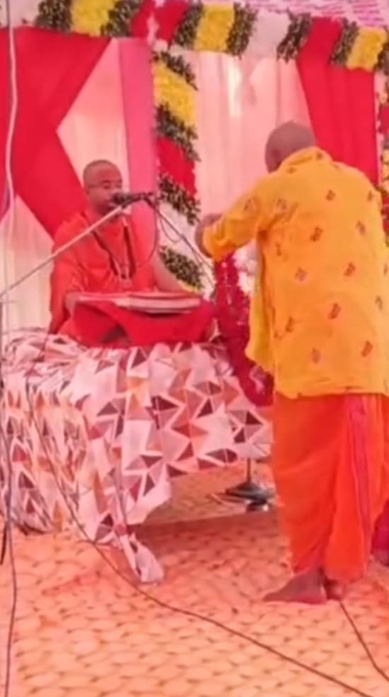 सोनभद्र। घोरावल विकासखंड के पेढ़ ग्राम स्थित प्राचीन हनुमान मंदिर परिसर में आयोजित