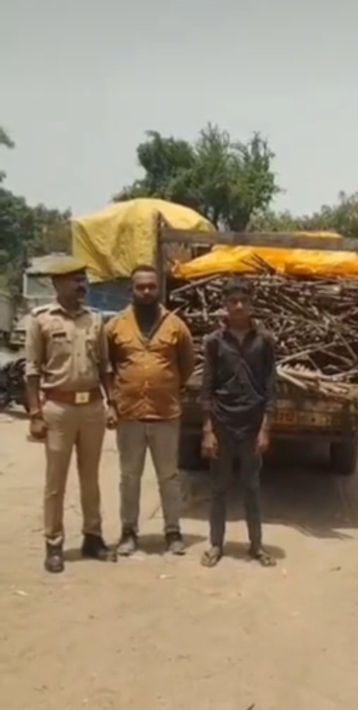 शक्तिनगर पुलिस की बड़ी कार्रवाई: चोरी की 40 कुंतल सरिया समेत पिकअप बरामद, दो अभियुक्त गिरफ्तार शक्तिनगर पुलिस की बड़ी कार्रवाई: चोरी की 40 कुंतल सरिया समेत पिकअप बरामद, दो अभियुक्त गिरफ्तार