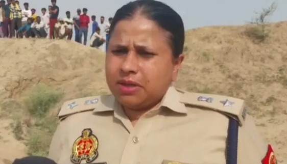 मिर्जापुर के बसारी में युवती की हत्या, नामजद आरोपी की तलाश में पुलिस की चार टीमें गठित मिर्जापुर के बसारी में युवती की हत्या, नामजद आरोपी की तलाश में पुलिस की चार टीमें गठित