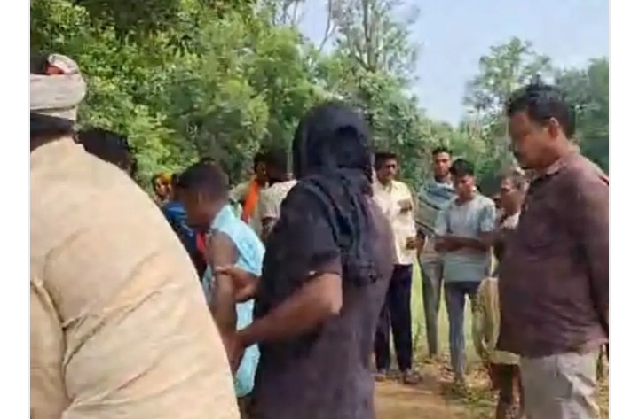 दुद्धी में अमरूद के पेड़ से लटका मिला युवक का शव, आत्महत्या की आशंका दुद्धी में अमरूद के पेड़ से लटका मिला युवक का शव, आत्महत्या की आशंका