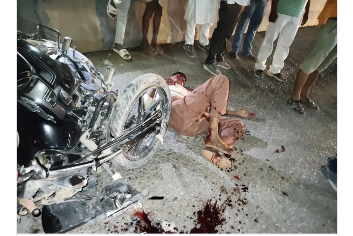 बाड़ी ओवरब्रिज के पास सड़क हादसा, कार से टकराई बाइक; दो युवक गंभीर घायल बाड़ी ओवरब्रिज के पास सड़क हादसा, कार से टकराई बाइक; दो युवक गंभीर घायल