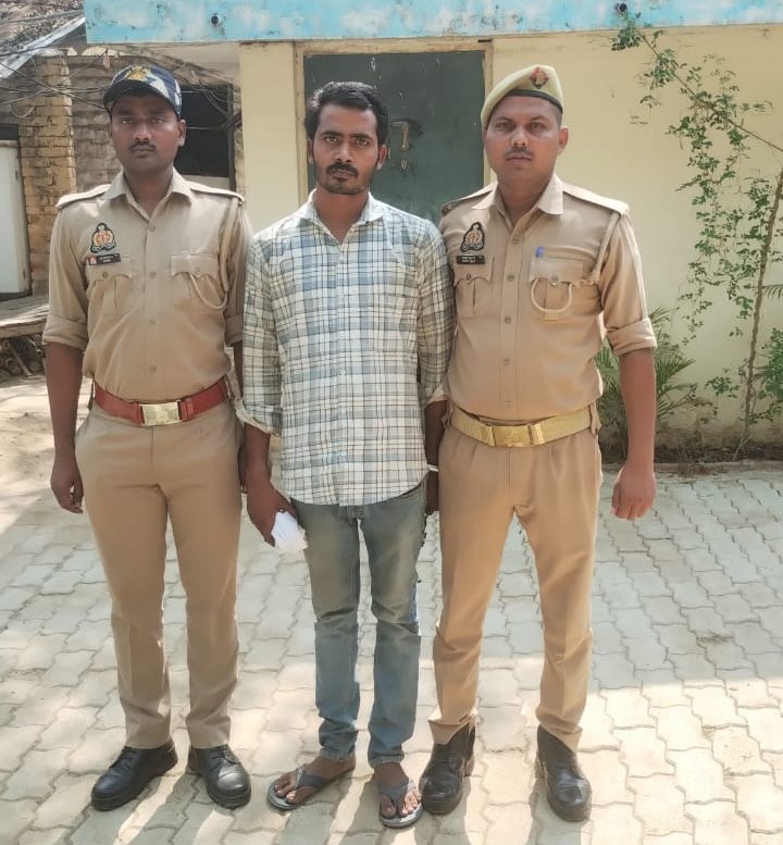 थाना लालगंज पुलिस द्वारा 02.015 किलो ग्राम अवैध गांजा के साथ 01 शातिर अभियुक्त गिरफ्तार