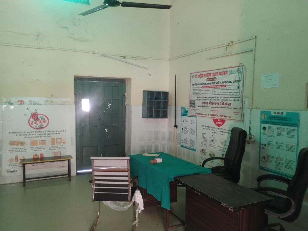 चुनार PHC में डॉक्टर नदारद, मरीज परेशान