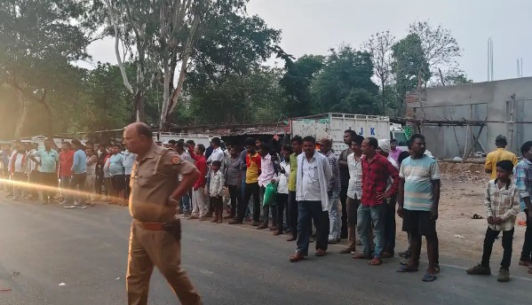 बभनी में दर्दनाक सड़क हादसा: ट्रक की चपेट में आने से 55 वर्षीय व्यक्ति की मौत, क्षेत्र में शोक बभनी में दर्दनाक सड़क हादसा: ट्रक की चपेट में आने से 55 वर्षीय व्यक्ति की मौत, क्षेत्र में शोक