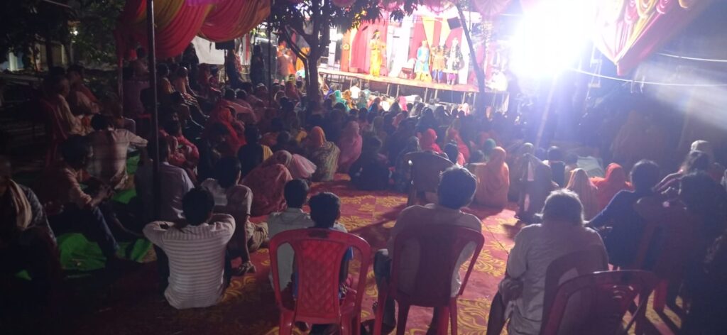 राष्ट्रीय बाल कलाकारों ने भजन संध्या में जलवा बिखेरा राष्ट्रीय बाल कलाकारों ने भजन संध्या में जलवा बिखेरा
