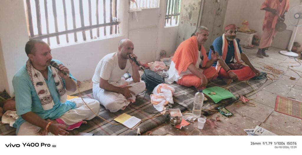 भजन संध्या सुनने व रासलीला देखने को उमड़ रही भीड़