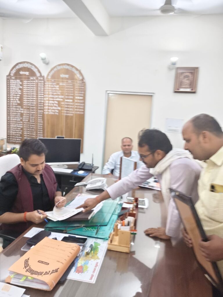 जिलाधिकारी चर्चित गौड़ को प्रस्तुत किया गया एफपीओ एवं स्वयं सहायता समूह आधारित जनपद विकास मॉडल प्रस्ताव जिलाधिकारी चर्चित गौड़ को प्रस्तुत किया गया एफपीओ एवं स्वयं सहायता समूह आधारित जनपद विकास मॉडल प्रस्ताव