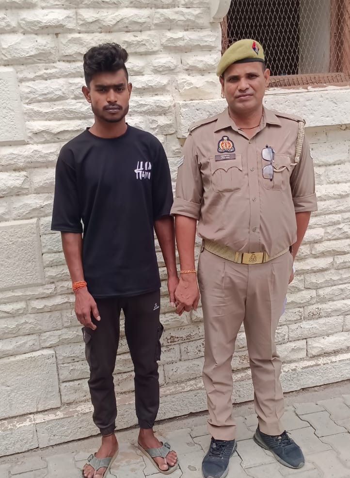 थाना जमालपुर पुलिस द्वारा नाबालिग को बहला-फुसला के भगाने के अभियोग से सम्बन्धित अभियुक्त गिरफ्तार थाना जमालपुर पुलिस द्वारा नाबालिग को बहला-फुसला के भगाने के अभियोग से सम्बन्धित अभियुक्त गिरफ्तार