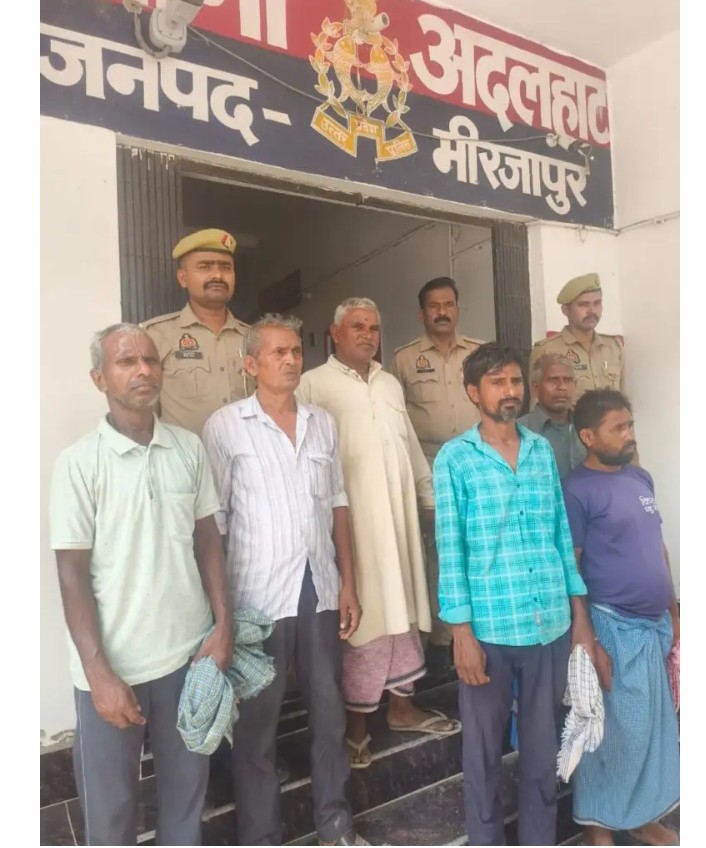मीरजापुर पुलिस की बड़ी कार्रवाई, 12 घंटे में 81 वांछित व वारंटी गिरफ्तार मीरजापुर पुलिस की बड़ी कार्रवाई, 12 घंटे में 81 वांछित व वारंटी गिरफ्तार