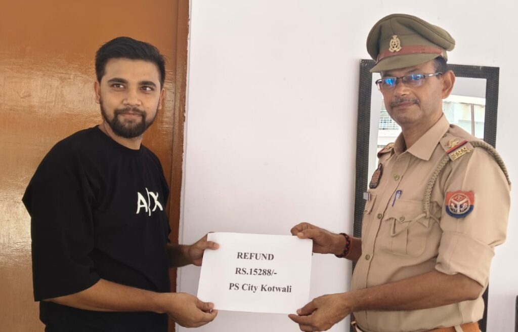 इंस्टाग्राम पर प्राप्त विज्ञापन के माध्यम से शॉपिंग के दौरान हुई फ्रॉड की घटना से सम्बन्धित धनराशि ₹ 15,288.00/- को थाना को0शहर साइबर सेल टीम द्वारा पीड़ित के खाते में कराया गया वापस