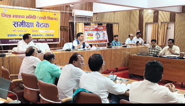 जिलाधिकारी के निर्देश पर त्रुटिपूर्ण सूचना उपलब्ध कराने पर खण्ड शिक्षा अधिकारी म्योरपुर संबद्ध