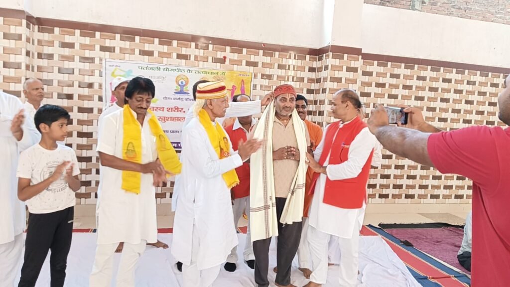 गीत और कठिन योगाभ्यास के जरिए करें योग, रहें निरोग का दिया गया संदेश