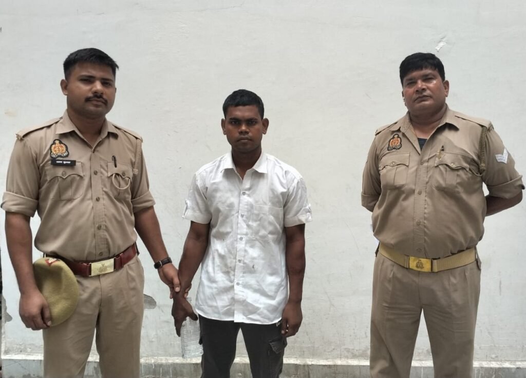 थाना चुनार पुलिस द्वारा नाबालिग के साथ छेड़खानी, मारपीट, गाली-गलौज व धमकी के अभियोग से सम्बन्धित अभियुक्त गिरफ्तार