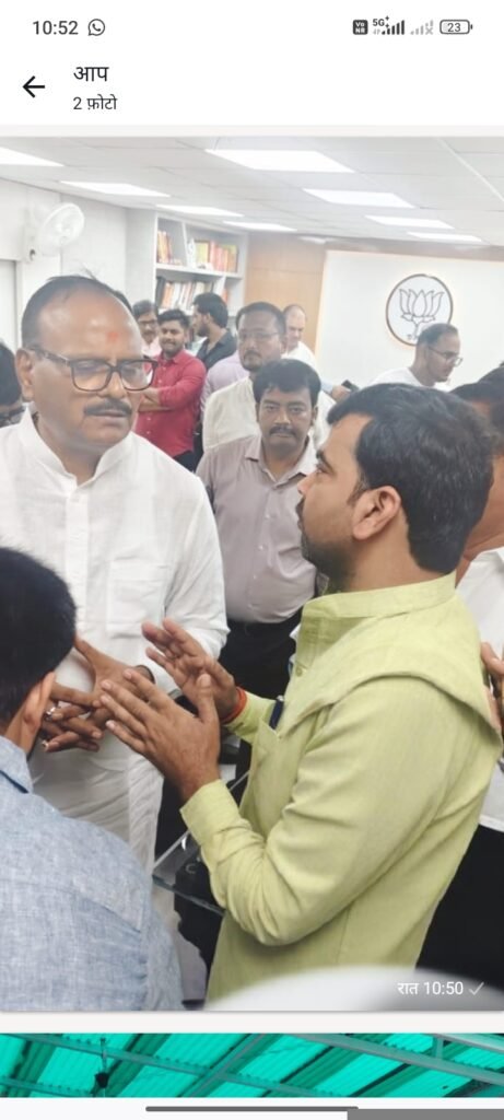 स्वास्थ्य मंत्री को सौंपा ज्ञापन, मेडिकल कॉलेज व निजी अस्पतालों की अव्यवस्थाओं पर उठाए सवाल। स्वास्थ्य मंत्री को सौंपा ज्ञापन, मेडिकल कॉलेज व निजी अस्पतालों की अव्यवस्थाओं पर उठाए सवाल।