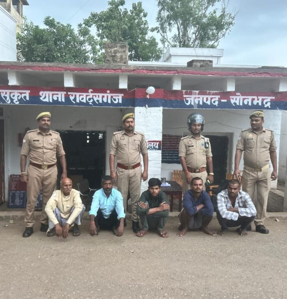 थाना रॉबर्ट्सगंज पुलिस की त्वरित कार्रवाई, मारपीट एवं अस्पताल में उपद्रव के मामले में 05 अभियुक्त गिरफ्तार थाना रॉबर्ट्सगंज पुलिस की त्वरित कार्रवाई, मारपीट एवं अस्पताल में उपद्रव के मामले में 05 अभियुक्त गिरफ्तार