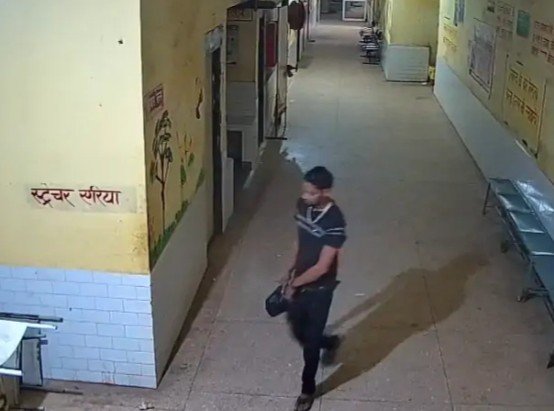 दुद्धी सरकारी अस्पताल से सरकारी मोबाइल चोरी का 24 घंटे में खुलासा