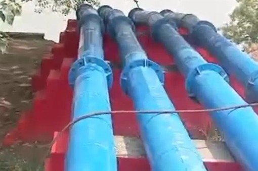 मिर्जापुर: तीसरी बार टूटी रामनगर पंप कैनाल, धान की रोपाई पर संकट; किसानों ने गुणवत्ताहीन निर्माण की जांच की उठाई मांग