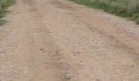 सोनभद्र: डेढ़ साल बाद भी अधूरी पड़ी 13 करोड़ की सड़क, ठेकेदार लापता, हजारों छात्र-छात्राओं और ग्रामीणों की बढ़ी मुश्किलें