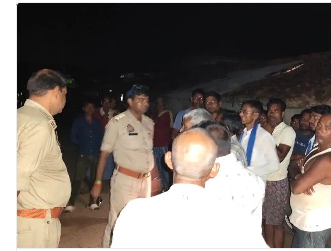 सोनभद्र: पत्नी से विवाद की चर्चा के बीच युवक ने फांसी लगाकर दी जान, दो मासूम बेटों के सिर से उठा पिता का साया सोनभद्र: पत्नी से विवाद की चर्चा के बीच युवक ने फांसी लगाकर दी जान, दो मासूम बेटों के सिर से उठा पिता का साया