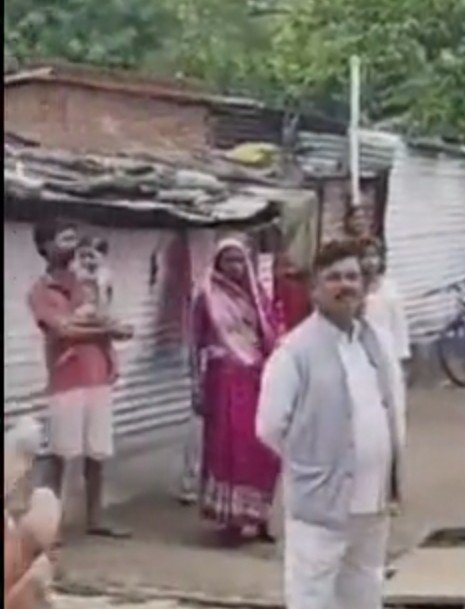 सोनभद्र में चिट फंड संचालक पर प्रशासन की बड़ी कार्रवाई, 1.42 करोड़ रुपये की संपत्ति कुर्क सोनभद्र में चिट फंड संचालक पर प्रशासन की बड़ी कार्रवाई, 1.42 करोड़ रुपये की संपत्ति कुर्क