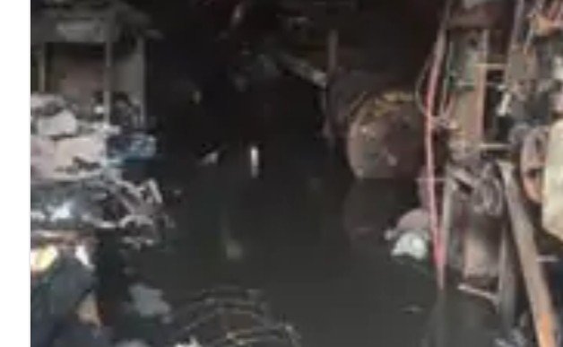 शाहजहांपुर: मिर्जापुर कस्बे में पाइप स्टोर में भीषण आग, दुकान और मकान जलकर खाक, लाखों का नुकसान शाहजहांपुर: मिर्जापुर कस्बे में पाइप स्टोर में भीषण आग, दुकान और मकान जलकर खाक, लाखों का नुकसान